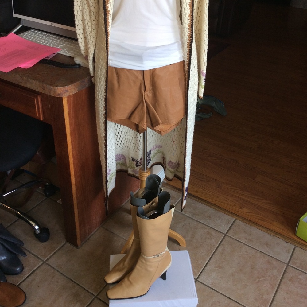 SOLD - Gianni Bini Cream and Camel Leather Boots Size 8.5M, Pre-owned - Picture 4 of 16